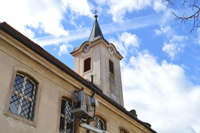 Die alte Lainzer Kirche wird saniert. Wann, ist noch unbekannt.  | Foto: Berger