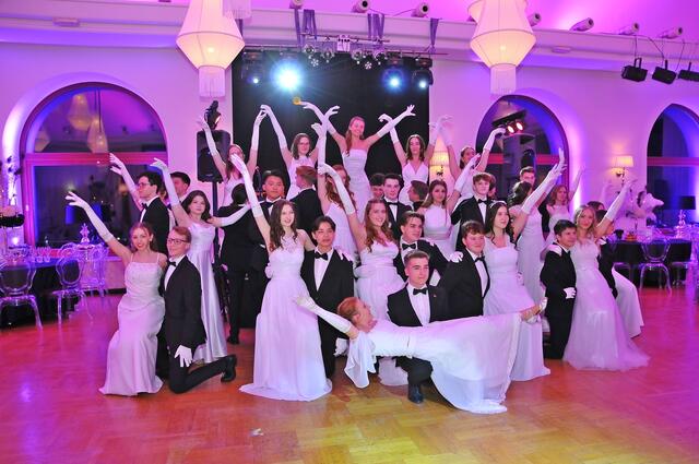 Glanzvolle Stimmung im Kursalon beim ersten Vöslauer Ball nach der Pandemie, insgesamt dem 36. | Foto: Helga Nitsche