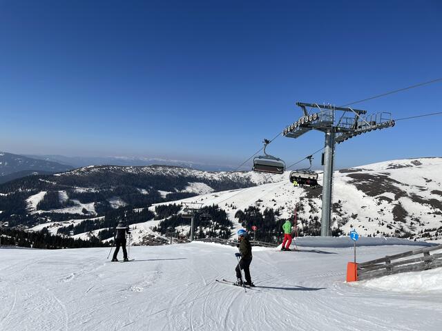 Im Skigebiet Lachtal kam es zu einem Skiunfall. Zeuginnen und Zeugen werden gesucht. | Foto: Julia Gerold