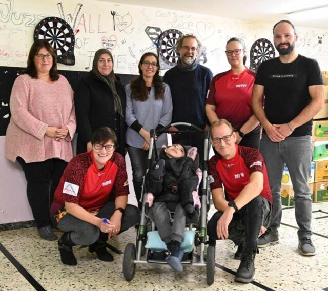 Heike Tölg-Hanke, Leyla Ergin, Alexandra Christl-Heim, Christian Münzker, Anett Wieser, Mehmet Ergin (hinten, von links), Claudia Wieser, Ishak Efe Ergin und Olaf Wieser (vorne, v. li.). | Foto: Alexander Nöbauer