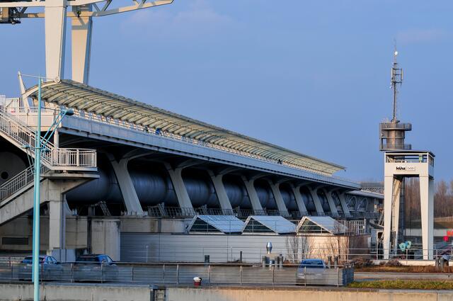 Das Kraftwerk Freudenau erzeugt seit 1998 Strom mittels Wasserkraft. | Foto: Kurt Dvoran