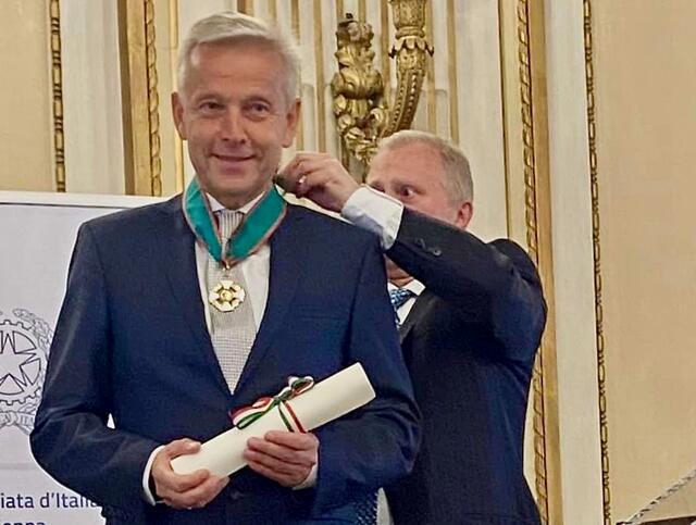 Der Präsident der Italienischen Republik, Sergio Mattarella, hat NR Reinhold Lopatka in Anerkennung seiner Verdienste das Ehrenzeichen „Commendatore all'Ordine del Merito della Repubblica Italiana" verliehen. | Foto: KK