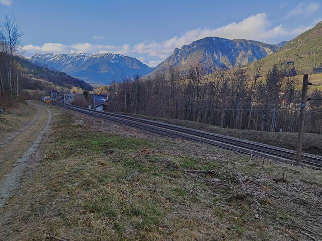 und bald sieht man das majestätische Bergmassiv der Rax | Foto: I.Wozonig