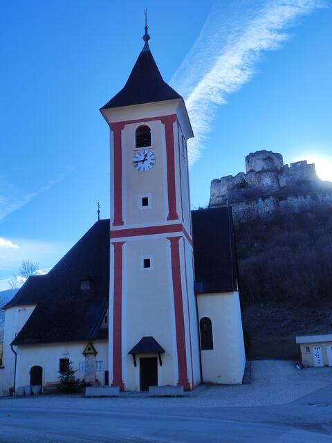 die Pfarrkirche und Burgruine Klamm | Foto: I.Wozonig