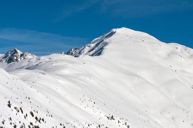 Bild # 6026: perfekter Schitag am Krahberg mit Blick zum Meranzkopf und zur Glanderspitze (2.512 m) in den Ötztaler Alpen! Von da oben herrlicher 360° Rundumblick! Traumhafte Inntalblicke, sowie zu den Ötztaler Alpen, zur Samnaungruppe und auch zu den Lechtaler Alpen.    | Foto: © by Ing. Günter Kramarcsik