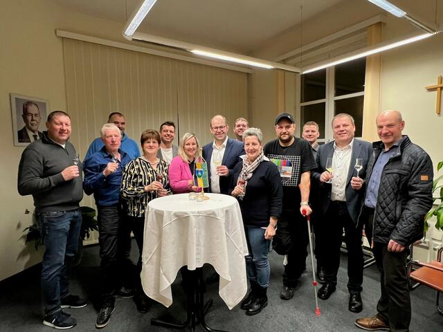 Martin Maurer, gf GR Alfred Pfeffer, Josef Winkler, Maria Pfeffer, Markus Schuch, Doris Beiglböck, Bürgermeister Thomas Heissenberger, GR Martin Luckerbauer, Birgit Seiberl-Weber, Alexander Kager, Patric Reithofer, Vizebürgermeister Andreas Kager und gf GR Willibald Kader. | Foto: Carina Binder
