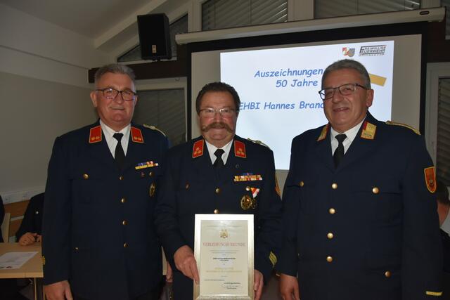 Kommandant Walter Haslacher, Ehrenbrandinspektor Hannes Brandstätter und Bezirksfeuerwehrkommandant Stv. BR Peter Podesser | Foto: FF Möllbrücke