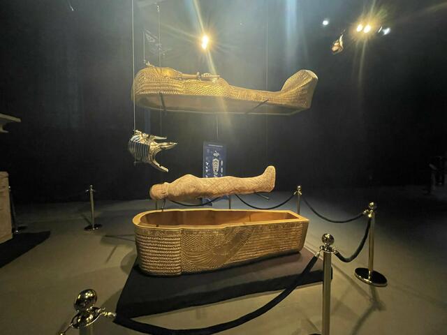 Auch Nachbildungen aus der Grabstätte des Pharaos lassen sich hier bestaunen. | Foto: Tamara Wendtner