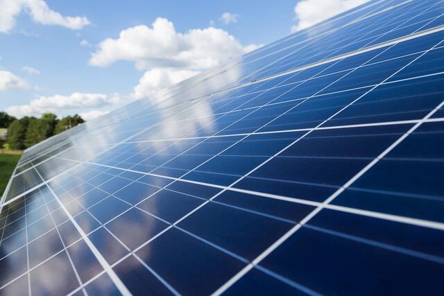Viele Häuslbauer sehen weiterhin eine PV-Anlage als sinnvolle Investition. | Foto: Pixabay/torstensimon (Symbolbild)
