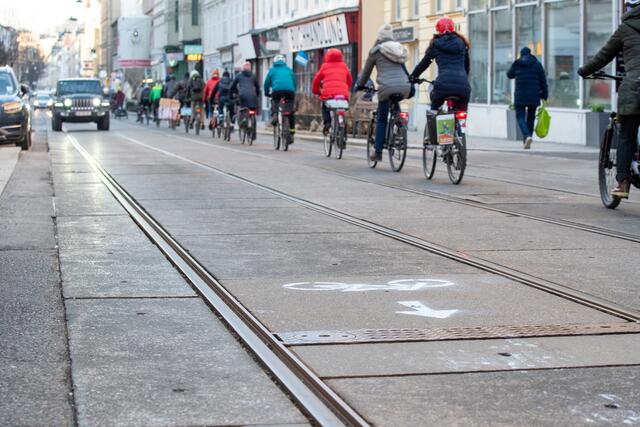 Entlang der Döblinger Hauptstraße wurde geradelt. | Foto: Radeln in Döbling