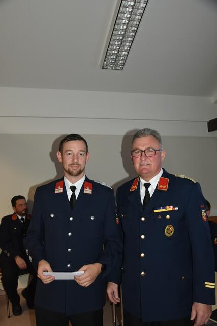 Georg Striedner mit seinem Kommandant Walter Haslacher | Foto: FF Möllbrücke