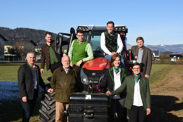 LFS-Direktor Herbert Brunner, AV-Geschäftsführer Christian Pongratz, Bezirksjägermeister Johann Waich, AV-GF Josua Alisch und Eduard Drescher, Kathrin Steiner und Roswitha Plösch von der Landwirtschaftskammer, AV-Obmann Gerald Wutscher (v.l.) | Foto: MeinBezirk.at