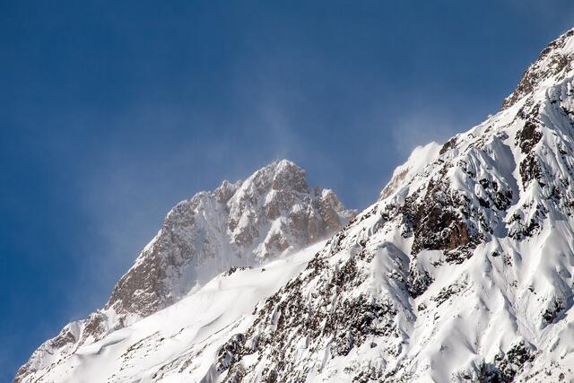 Bild 2738: Westwinde auf der Eisenspitze. Sie ist ein 2.859 m hoher Berg in den Lechtaler Alpen. und ist ein sehr dominanter Berg mit einer über 750 Meter hohen Südflanke und einem ausgeprägten felsigen Westgrat. | Foto: © by Ing. Günter Kramarcsik