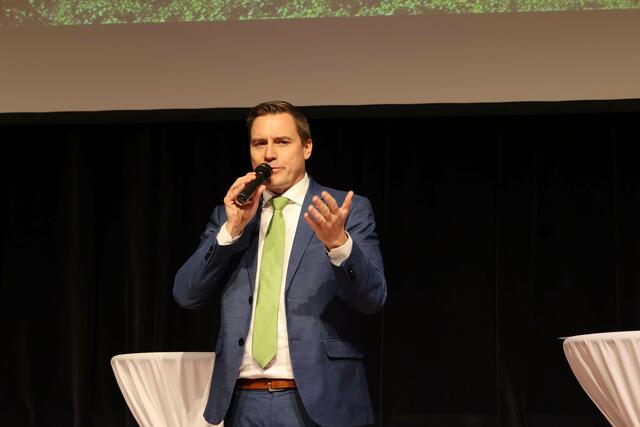 Bürgermeister Christoph Kaufmann beschloss den Festakt mit einem Dank für die bisherige Zusammenarbeit und präsentierte eine Vorschau seiner Vorstellungen für die Stadt. | Foto: Stadtgemeinde Klosterneuburg