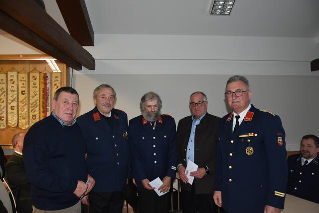 Herbert Haslacher, Theo Berger, Peter Aichholzer, Bürgermeister Gerald Preimel und Kommandant Walter Haslacher. | Foto: FF Möllbrücke