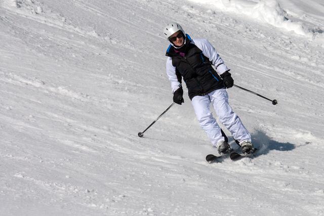 Bild # 6073: Meine Frau Helene mit Schwung auf mich zu. | Foto: © by Ing. Günter Kramarcsik