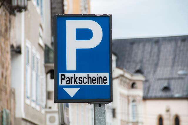 Um die finanzielle Lage der Stadt zu verbessern, fordern die Klagenfurter Grünen die Einführung einer Parkgebühr beim Minimundus und Strandbad. (Symbolfoto) | Foto: stock.adobe.com/at/fotogerstl
