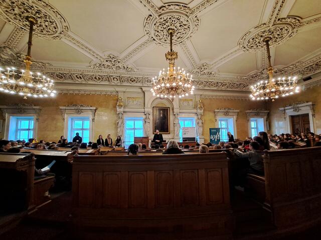 Die Sitzung des Kinderparlaments fand im Sitzungssaal des Alten Rathauses in der Wipplingerstraße 8 statt. | Foto: BV1