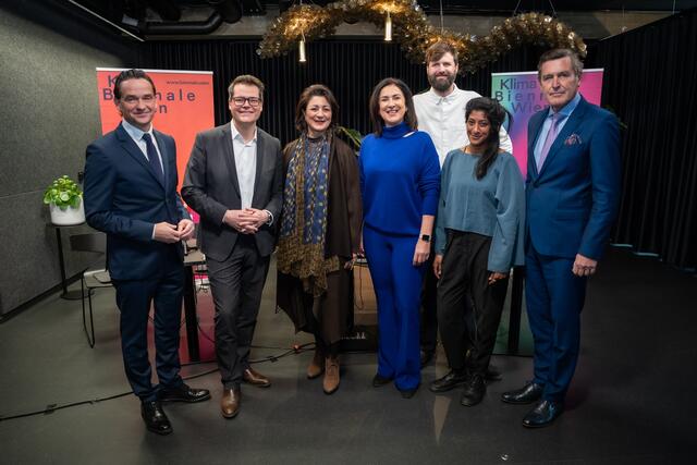 Bei der Programmpräsentation, v.l.n.r.: Kurt Gollowitzer, Jürgen Czernohorszky, Veronica Kaup-Hasler, Gerlinde Riedl, Claudius Schulze, Sithara Pathirana und Peter Hanke. | Foto: David Bohmann
