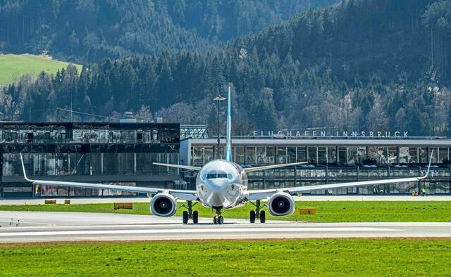 Auch der Flughafen Innsbruck ist von diesen temporären Streckenstreichungen betroffen - mit April 2024 wird die Strecke von / nach Frankfurt bis auf Weiteres aus dem Flugprogramm genommen. | Foto: zeitungsfoto.at