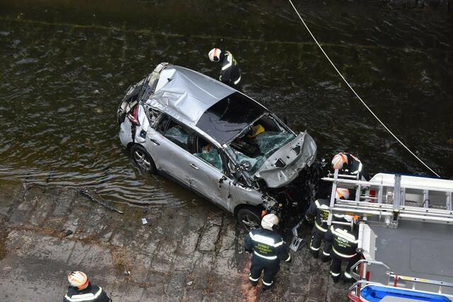 Ein spektakulärer, schwerer Verkehrsunfall sorgte am Dienstagnachmittag für Aufsehen | Foto: LPD Wien