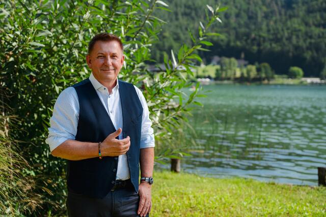 Von Kindesbeinen an hat Harald Novak "Geister" wahrgenommen. Als ausgebildetes Jenseitskontaktmedium kann er Lichtwesen und Verstorbenen anderen vermitteln. | Foto: Roube