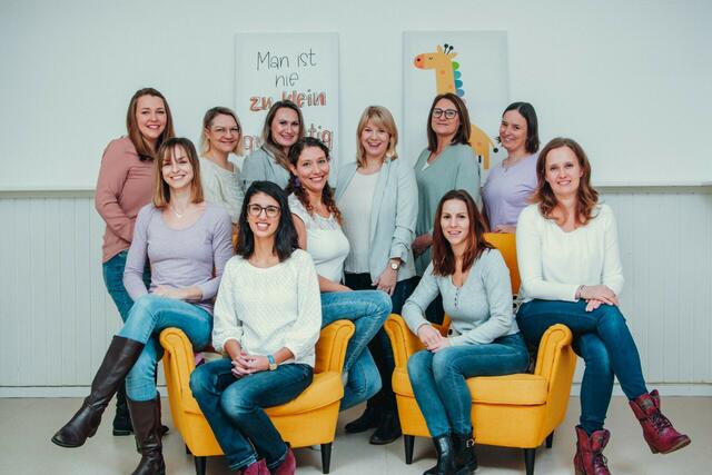 Die Brucker Bildungsstadträtin Lisa Miletich (Mitte) und die Kursleiterinnen Aline Ortner, Viktoria Resch, Margit Cornelius, Anita Hafner, Ingrid Jagenbrein, Judith Baumgartner, Sarah Juschicz , Karin Leidenfrost , Veronika Sewald und Rosa Mayer | Foto: A. Ortner