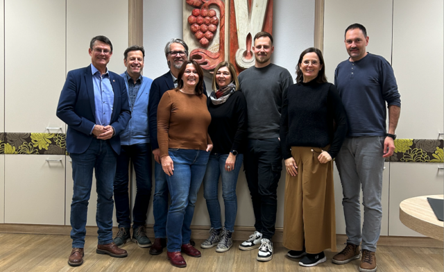 Der neue Internet-Auftritt ist eine Teamleistung (v.l.n.r.): Bgm Mag. Thomas Öfner, Mag. (FH) Alfons Kröll (Obmann Wirtschaftsausschuss), Amtsleiter Dr. Armin Mölk, Doris Grasser, Andrea Plattner, Stefan Dullnig, Gabriele Öfner, Martin Pardeller. Nicht im Bild: Renate Perfler. | Foto: MG Zirl