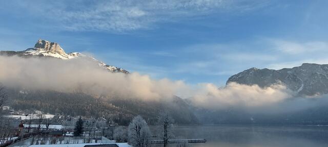 Loser und Altausseer See in Morgennebel gehüllt