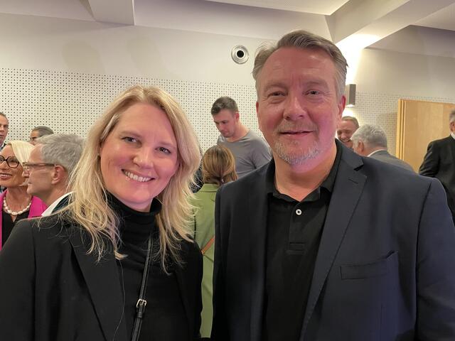 Isabella Pichlmair mit HAK-Braunau-Direktor Thomas Silberhumer | Foto: Ebner