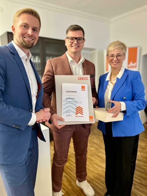 Michael Wimmer (JW-Landesvorsitzender), Michael Kölbl und Doris Hummer (Präsidentin WKOÖ) (v. li.). | Foto: WKOÖ