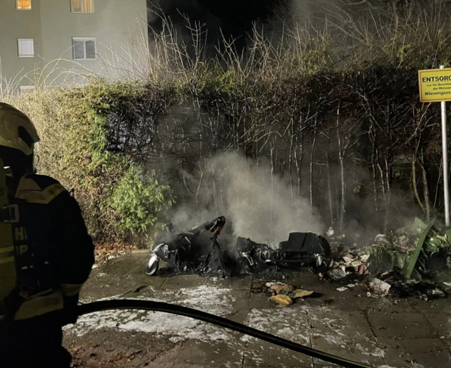 Berufsfeuerwehr wurde in eine Wohnsiedlung in Klagenfurt alarmiert.  | Foto: Berufsfeuerwehr Klagenfurt am Wörthersee