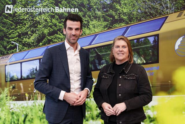 LH-Stellvertreter Udo Landbauer und Niederösterreich Bahnen-Geschäftsführerin Barbara Komarek. | Foto: NB_Bollwein