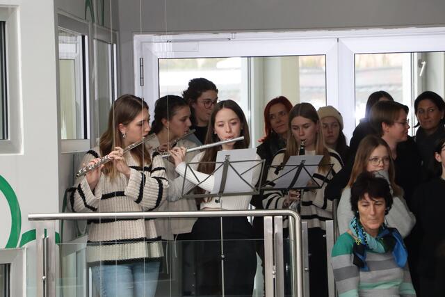 Musikalisch wurden die Besucherinnen und Besucher des Tages der offenen Tür willkommen geheißen. | Foto: Elisabeth Mederle