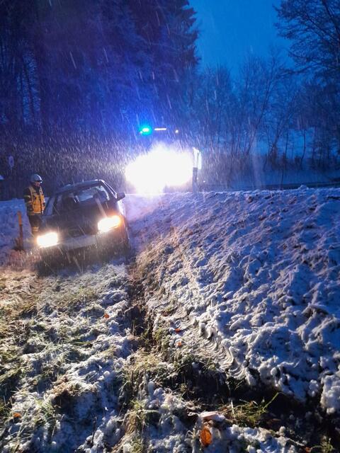 Einige Autos mussten abgeschleppt werden. | Foto: Feuerwehren des BFVDL