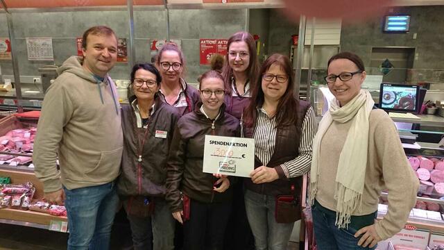 Das Team vom Spar Preding hat sein gesamtes Trinkgeld vom Dezember in den Spendentopf dazu geworfen. | Foto: Krainer
