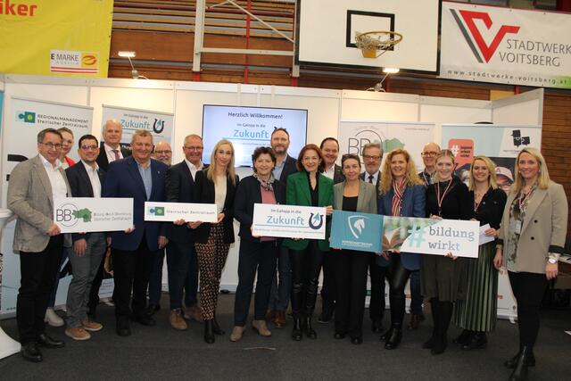Ehrengäste und Organisation bei der Eröffnung der Bildungs- und Berufsinfomesse in Voitsberg | Foto: Lederer