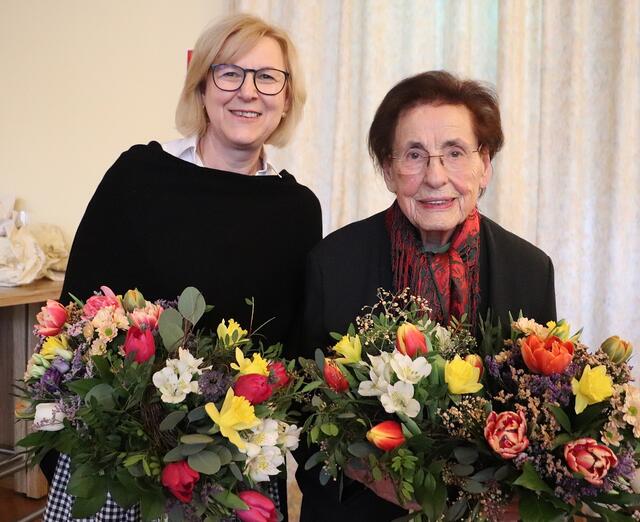 Reichte die Staffel beim Seniorenbund Kalsdorf weiter. Rosalia Tantscher übergab die Obfrauenschaft an Ulrike Herunter. | Foto: Edith Ertl