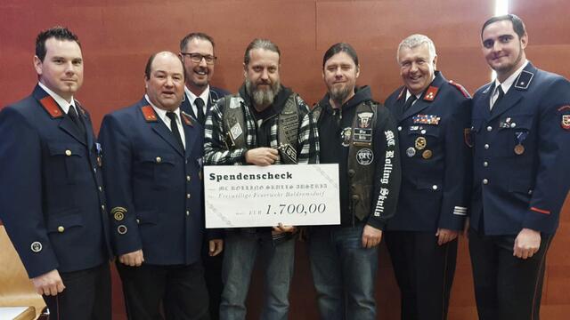 Strahlende Gesichter und tiefe Dankbarkeit: MC Rolling Skulls Austria überraschte mit einer 1.700 Euro-Spende bei Jahreshauptversammlung in Baldramsdorf. | Foto: MC Rolling Skulls Austria