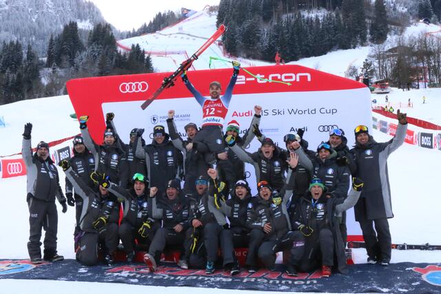Freude beim italienischen Betreuerstab über Platz 2 des Südtirolers Florian Schieder