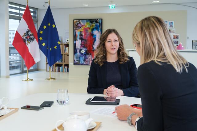 Jugendstaatssekretärin Claudia Plakolm: Jemand, der sich heute für eine Lehre entscheidet, ist morgen nicht nur Fachkraft, sondern auch Führungskraft und übermorgen hat er die besten Voraussetzungen, auch Unternehmer, also Arbeitgeber zu werden. | Foto: Roland Ferrigato