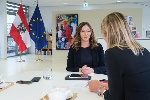 Jugendstaatssekretärin Claudia Plakolm: Jemand, der sich heute für eine Lehre entscheidet, ist morgen nicht nur Fachkraft, sondern auch Führungskraft und übermorgen hat er die besten Voraussetzungen, auch Unternehmer, also Arbeitgeber zu werden.  | Foto: Roland Ferrigato