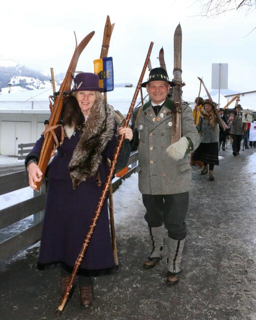 Die Nostalgie-Skigruppe Traisen/NÖ weckte Erinnerungen an die Anfangszeiten des alpinen Skisports in der Alpenrepublik