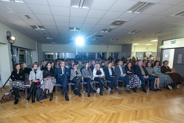 Rund 120 Besucherinnen und Besucher informierten sich bei der "Finanzfrau" über ihre finanziellen Möglichkeiten.  | Foto: Robert Sommerauer/Pixelmaker