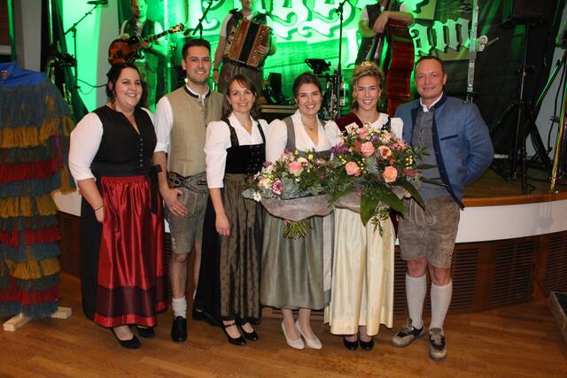 Lisa Nagl, Romed Giner, Verena Müssigang, Hannah Norz, Julia Müssigang und Romed Giner.