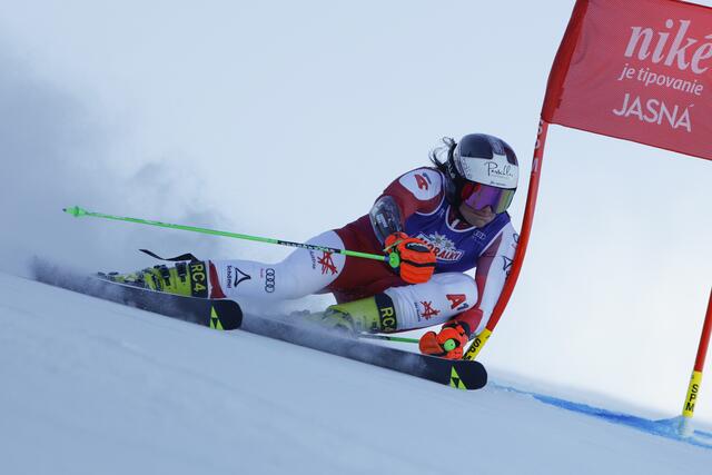 Ricarda Haaser liegt als 12. weit zurück. | Foto: Giovanni Maria Pizzato / AP / picturedesk.com