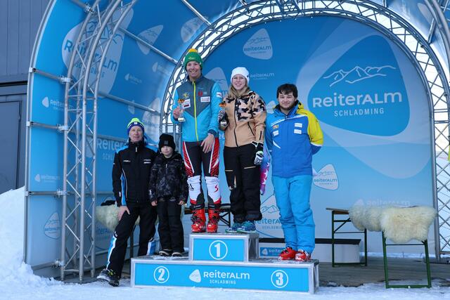 Die Tagesbesten Fabian Hofer (3. v. l.) und Sophie Maislinger. (2. v. r.) | Foto: LSVOÖ