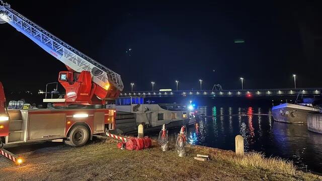 Die rettung erfolgte zu Land und zu Wasser. | Foto: Stadt Wien/Berufsfeuerwehr