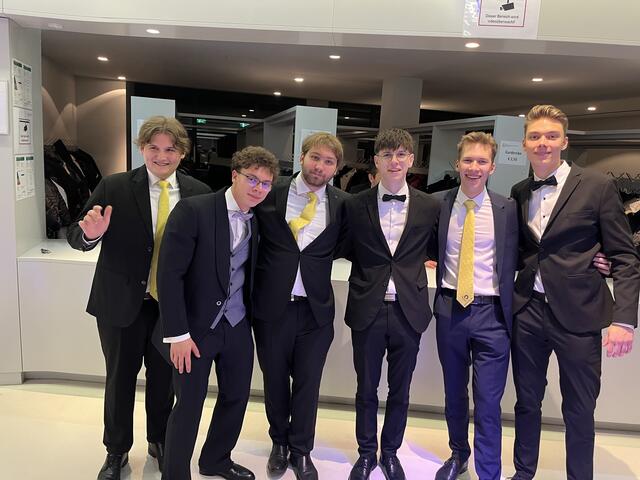 Die Abschlussklassen der HTL luden zum traditionellen Ball ins KUZ Eisenstadt.  | Foto: Sarah Asia Skarich