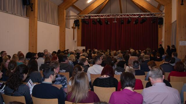 Volles Haus in Erwartung. | Foto: Christian Nowotny